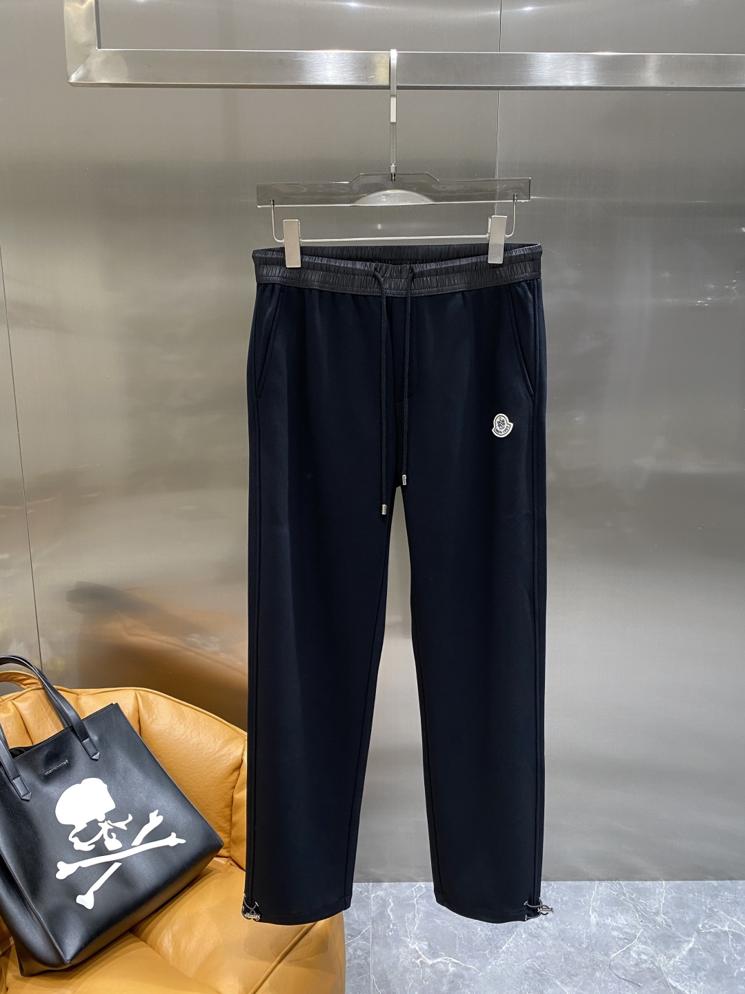 《𝙉𝙚𝙬🖤🤍蒙家》2025SS早秋冬新品 丝光加厚纯棉面料男士运动休闲裤 每季必出的类型，无需质疑的热卖