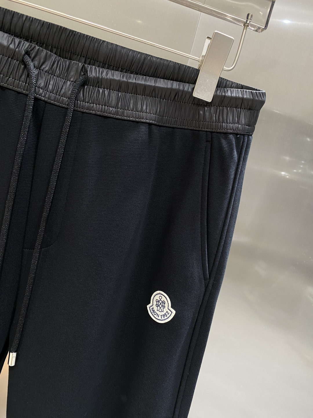 《𝙉𝙚𝙬🖤🤍蒙家》2025SS早秋冬新品 丝光加厚纯棉面料男士运动休闲裤 每季必出的类型，无需质疑的热卖