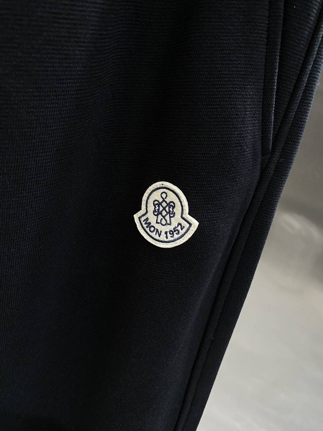 《𝙉𝙚𝙬🖤🤍蒙家》2025SS早秋冬新品 丝光加厚纯棉面料男士运动休闲裤 每季必出的类型，无需质疑的热卖