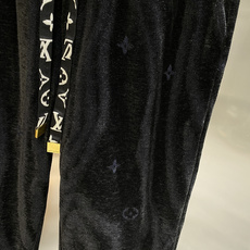 《𝙉𝙚𝙬🖤🤍驴家》2025秋冬 高端定制 新款休闲裤精心设计、兼具舒适性和精致感的专属和系列,该系列包含 《𝙉𝙚𝙬🖤🤍驴家》2025秋冬 高端定制 新款休闲裤精心设计、兼具舒适性和精致感的专属和系列,该系列包含