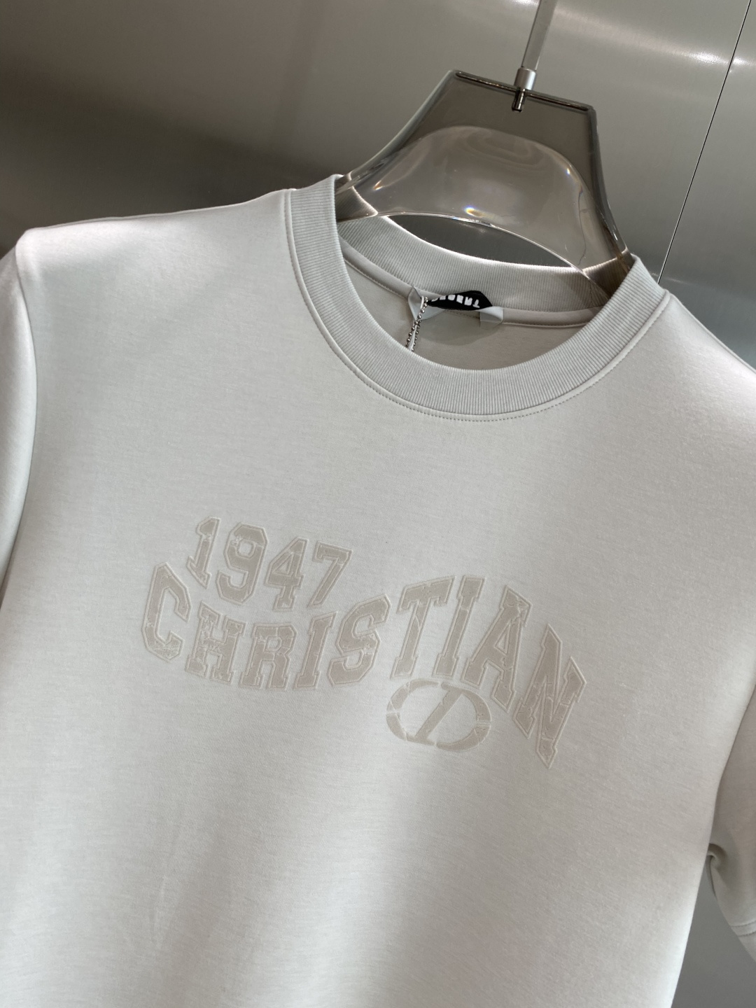 《𝙉𝙚𝙬🖤🤍华家》25SS新款首发专柜最新款圆领短袖 高端订制 设计前卫时尚！品牌logo重工艺设计 高