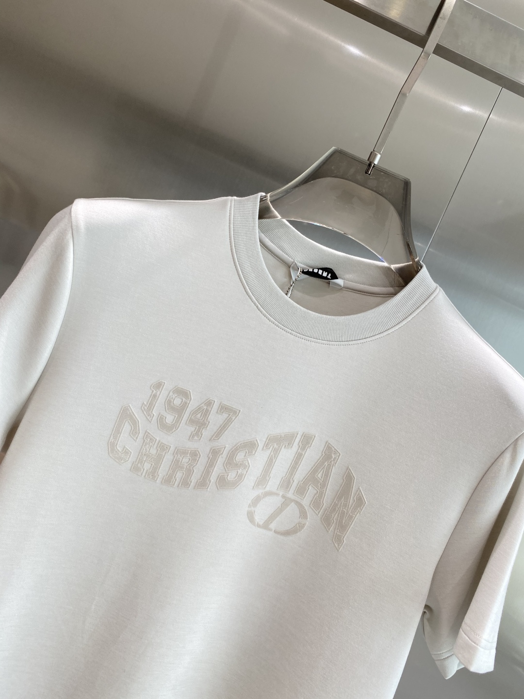 《𝙉𝙚𝙬🖤🤍华家》25SS新款首发专柜最新款圆领短袖 高端订制 设计前卫时尚！品牌logo重工艺设计 高