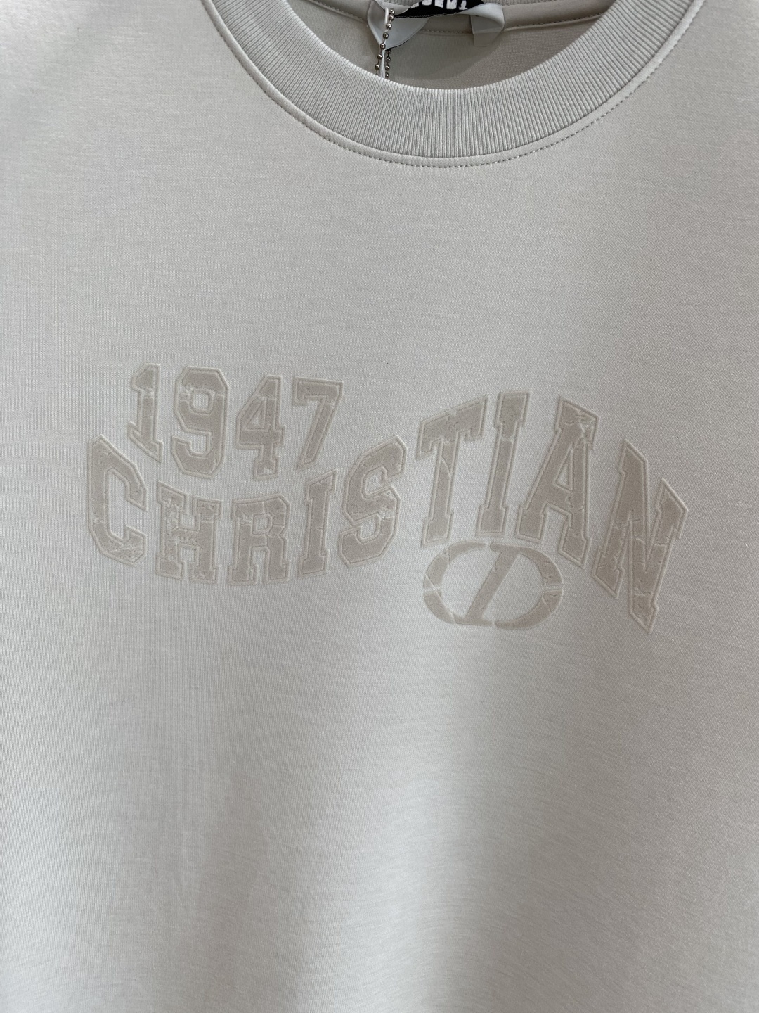 《𝙉𝙚𝙬🖤🤍华家》25SS新款首发专柜最新款圆领短袖 高端订制 设计前卫时尚！品牌logo重工艺设计 高