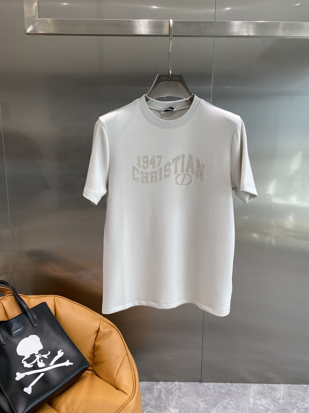 《𝙉𝙚𝙬🖤🤍华家》25SS新款首发专柜最新款圆领短袖 高端订制 设计前卫时尚！品牌logo重工艺设计 高