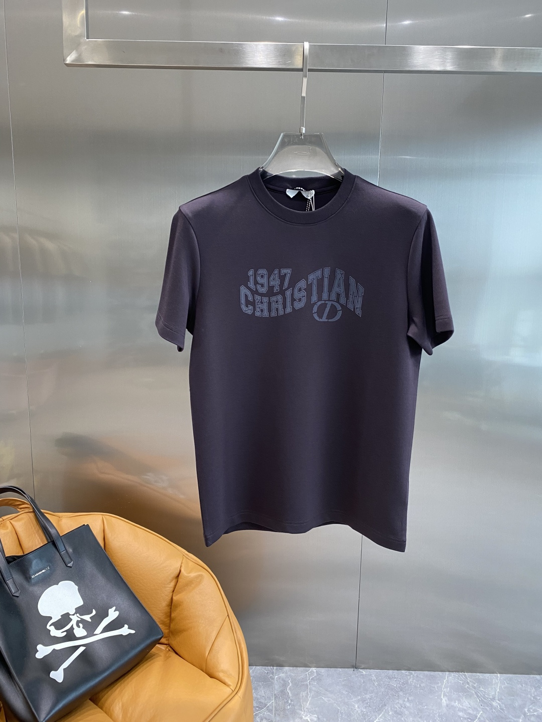 《𝙉𝙚𝙬🖤🤍华家》25SS新款首发专柜最新款圆领短袖 高端订制 设计前卫时尚！品牌logo重工艺设计 高