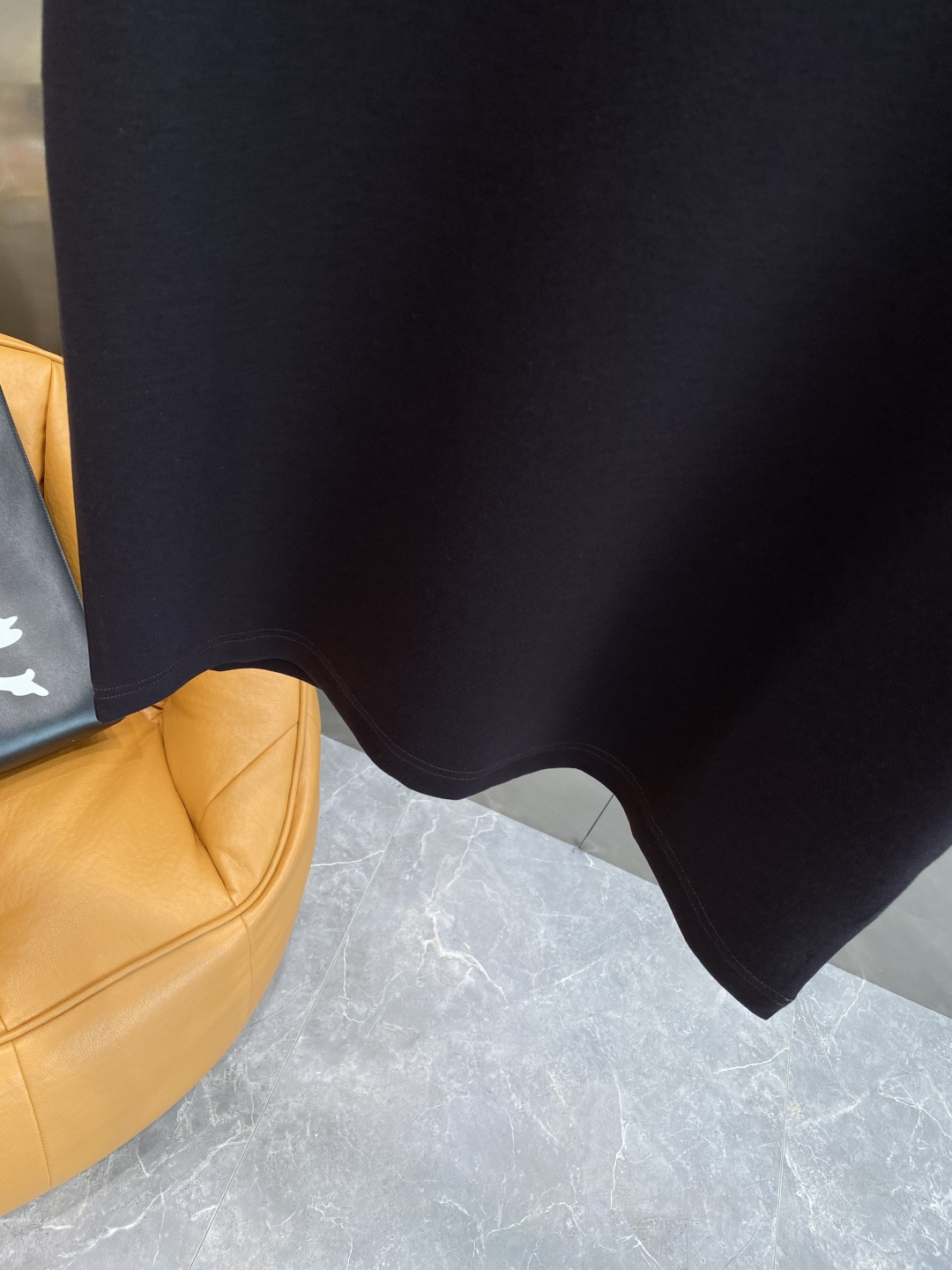 《𝙉𝙚𝙬🖤🤍华家》25SS新款首发专柜最新款圆领短袖 高端订制 设计前卫时尚！品牌logo重工艺设计 高