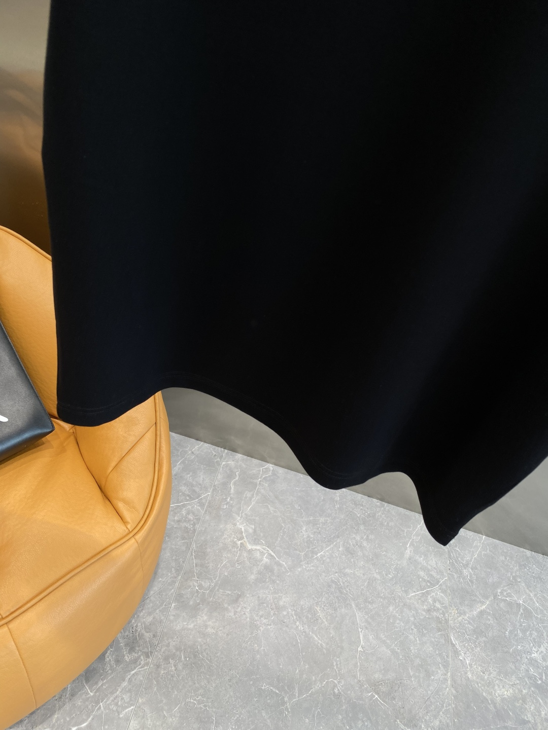 《𝙉𝙚𝙬🖤🤍华家》25SS新款首发专柜最新款圆领短袖 高端订制 设计前卫时尚！品牌logo重工艺设计 高