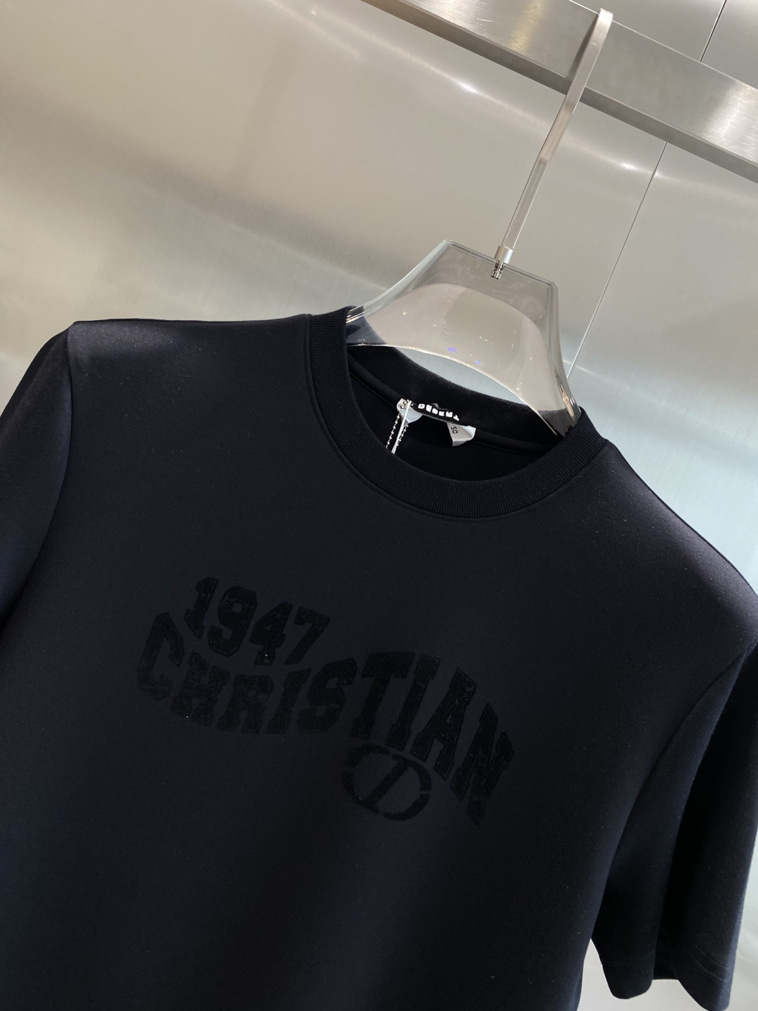 《𝙉𝙚𝙬🖤🤍华家》25SS新款首发专柜最新款圆领短袖 高端订制 设计前卫时尚！品牌logo重工艺设计 高