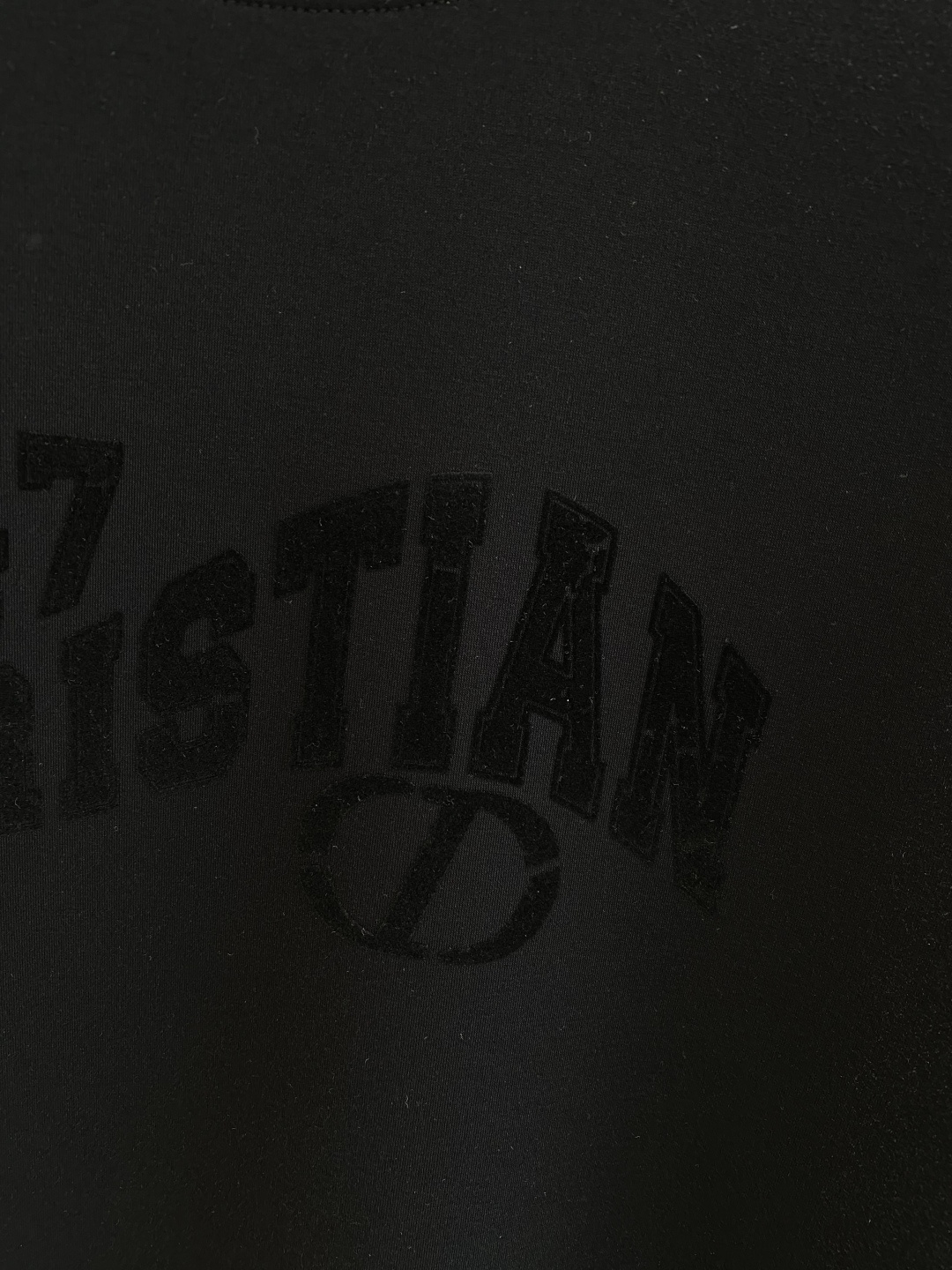 《𝙉𝙚𝙬🖤🤍华家》25SS新款首发专柜最新款圆领短袖 高端订制 设计前卫时尚！品牌logo重工艺设计 高