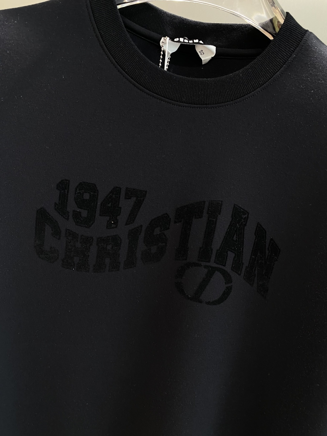 《𝙉𝙚𝙬🖤🤍华家》25SS新款首发专柜最新款圆领短袖 高端订制 设计前卫时尚！品牌logo重工艺设计 高