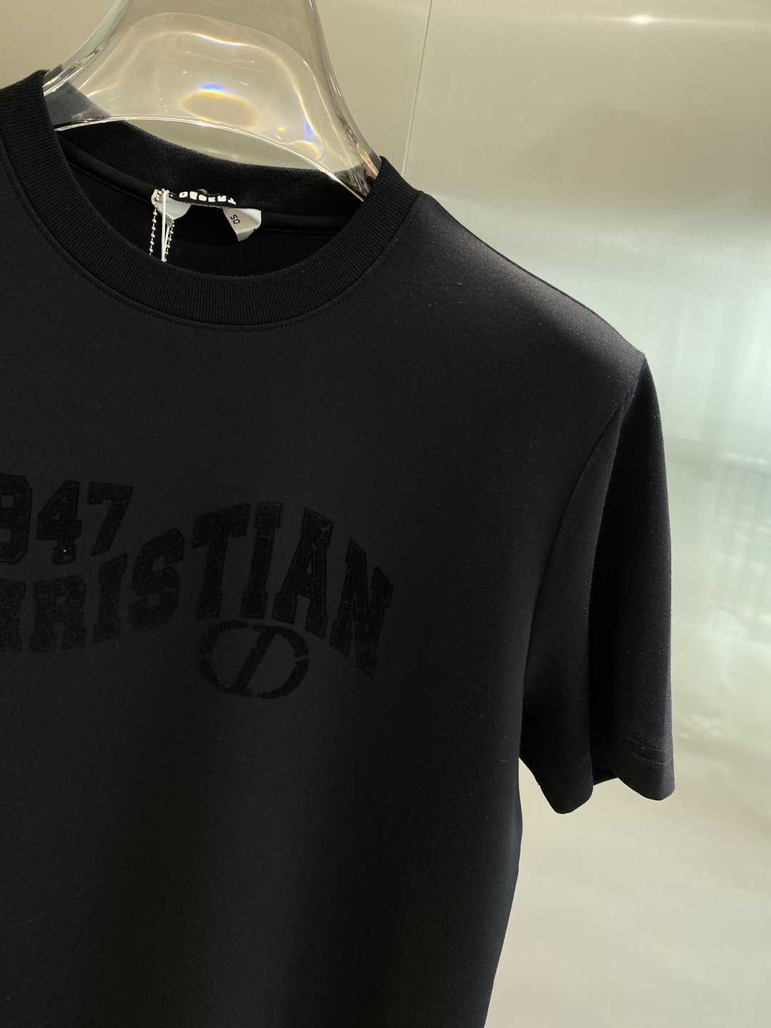 《𝙉𝙚𝙬🖤🤍华家》25SS新款首发专柜最新款圆领短袖 高端订制 设计前卫时尚！品牌logo重工艺设计 高