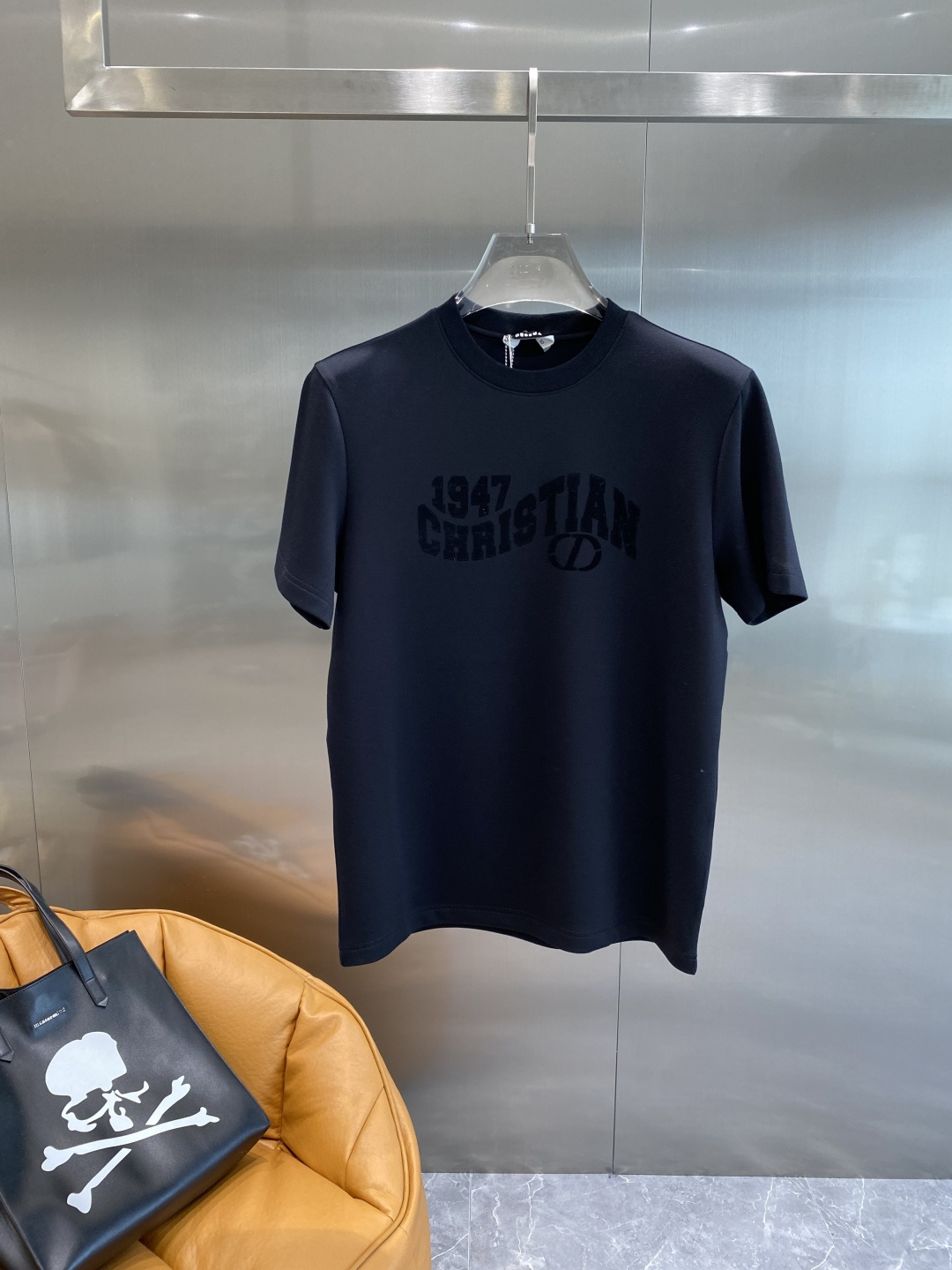 《𝙉𝙚𝙬🖤🤍华家》25SS新款首发专柜最新款圆领短袖 高端订制 设计前卫时尚！品牌logo重工艺设计 高