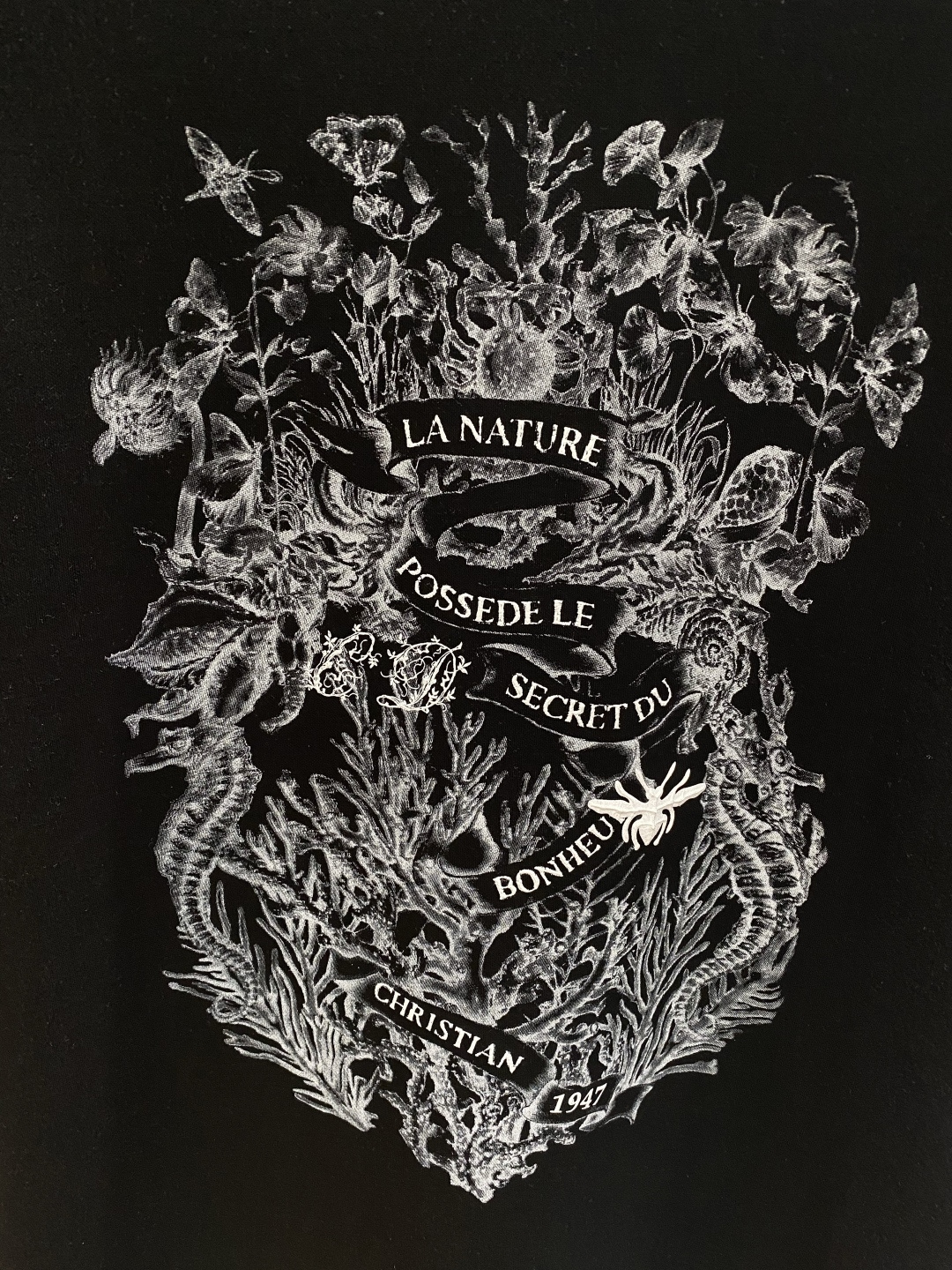 《𝙉𝙚𝙬🖤🤍迪家》25SS新款首发专柜最新款圆领短袖 高端订制 设计前卫时尚！品牌logo重工艺设计 高