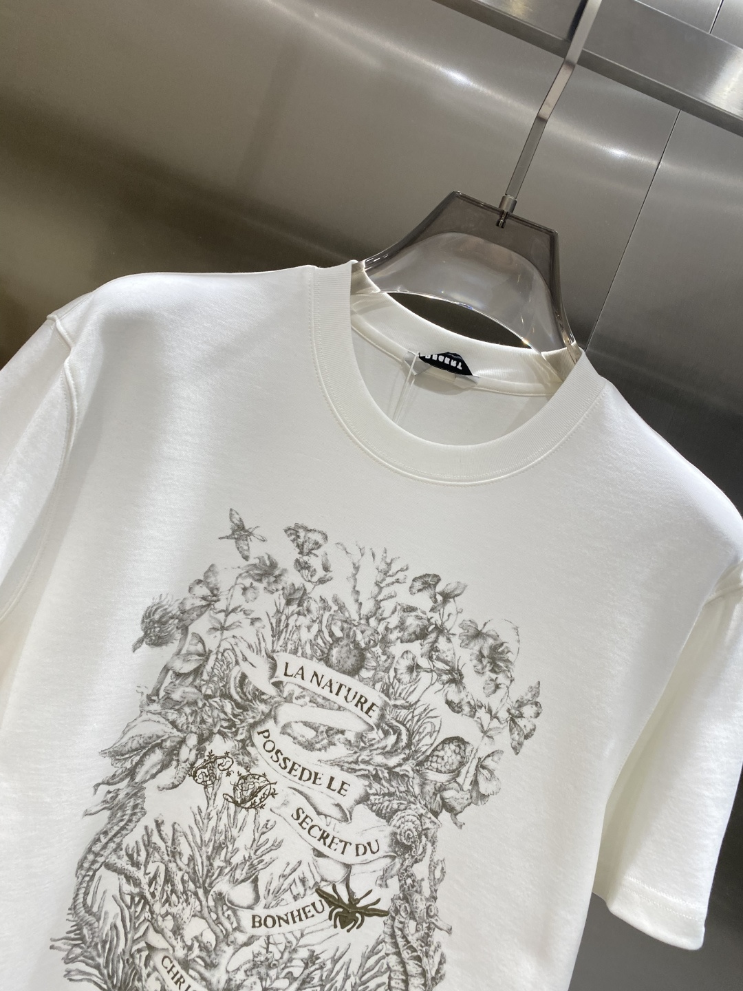 《𝙉𝙚𝙬🖤🤍迪家》25SS新款首发专柜最新款圆领短袖 高端订制 设计前卫时尚！品牌logo重工艺设计 高