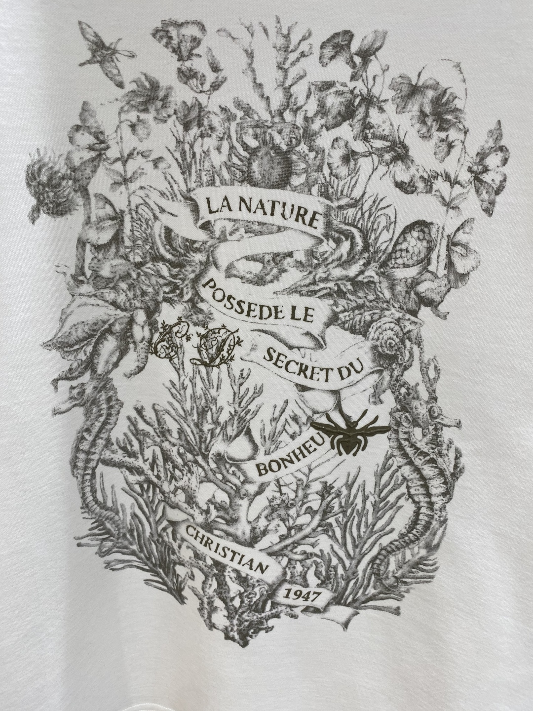 《𝙉𝙚𝙬🖤🤍迪家》25SS新款首发专柜最新款圆领短袖 高端订制 设计前卫时尚！品牌logo重工艺设计 高