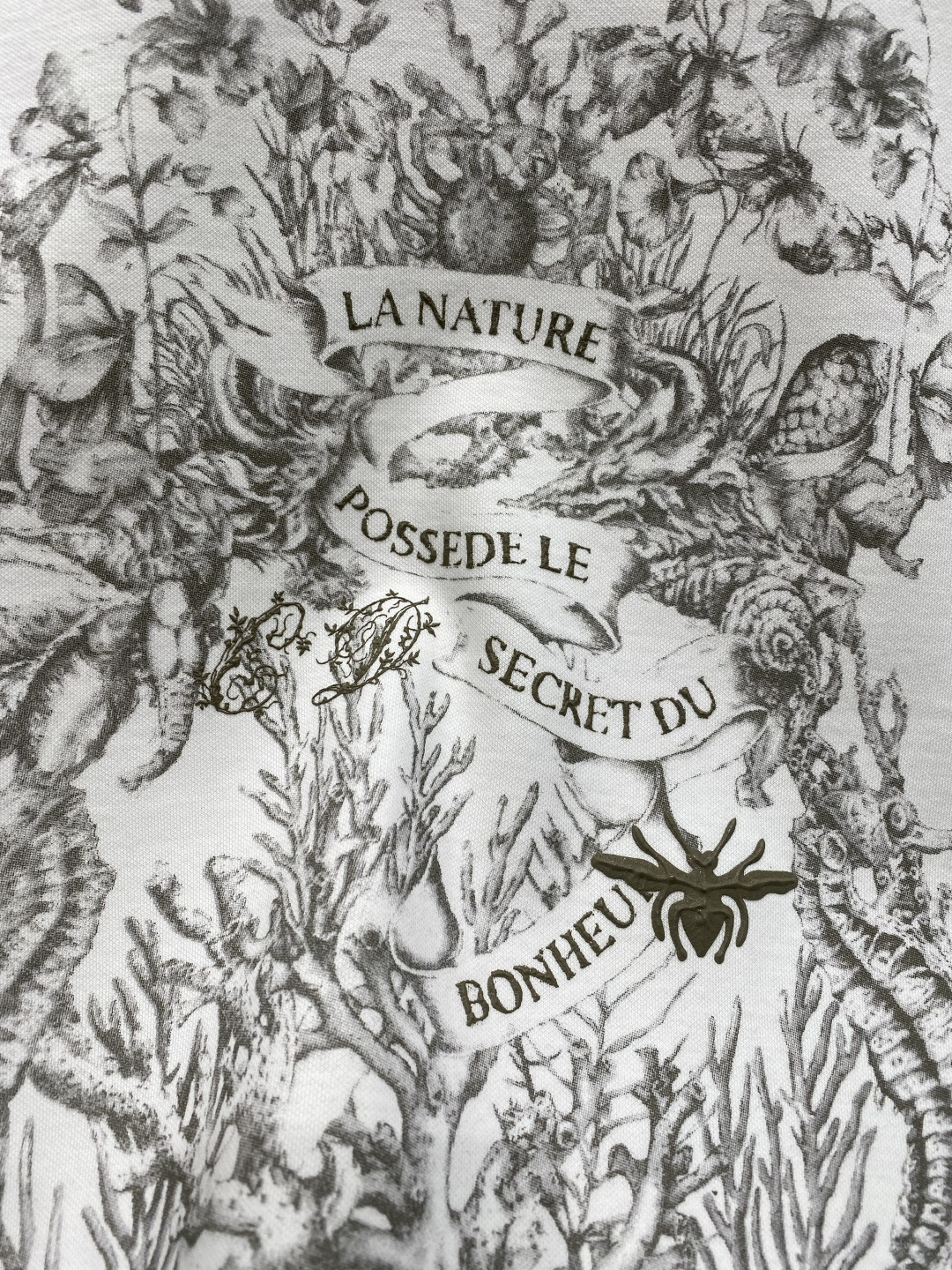 《𝙉𝙚𝙬🖤🤍迪家》25SS新款首发专柜最新款圆领短袖 高端订制 设计前卫时尚！品牌logo重工艺设计 高