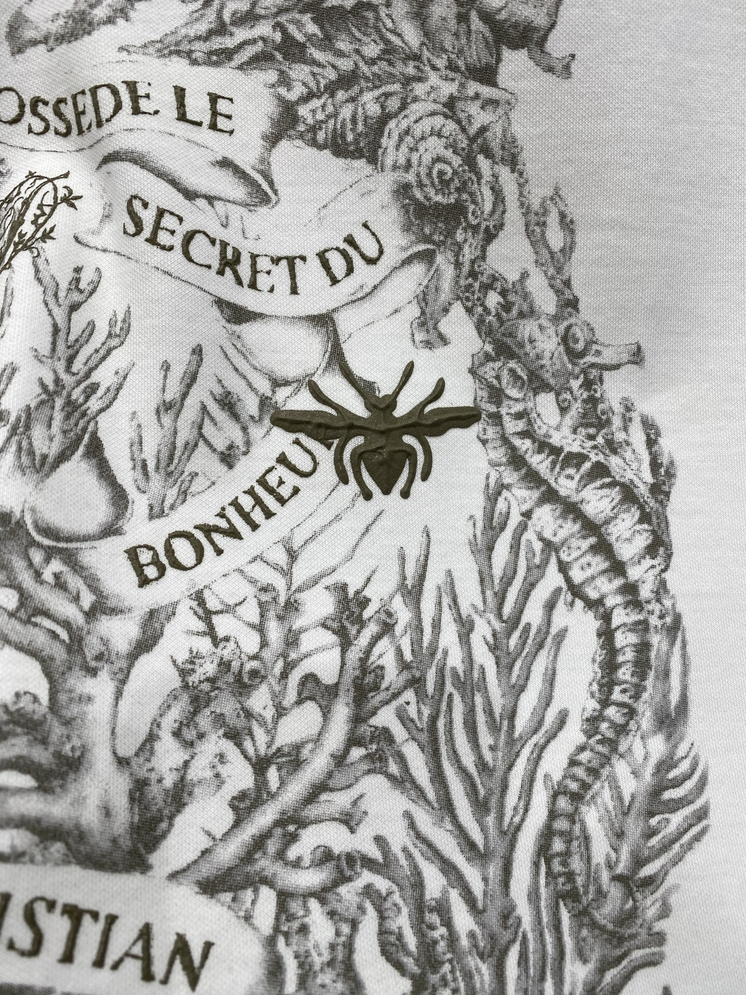 《𝙉𝙚𝙬🖤🤍迪家》25SS新款首发专柜最新款圆领短袖 高端订制 设计前卫时尚！品牌logo重工艺设计 高