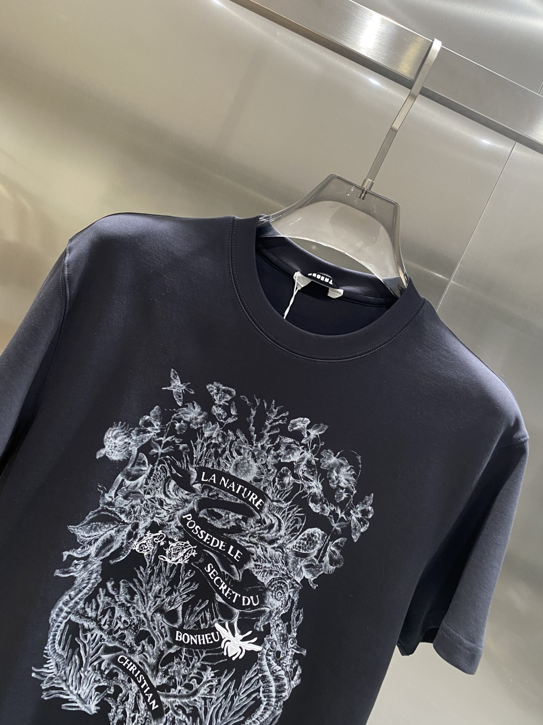 《𝙉𝙚𝙬🖤🤍迪家》25SS新款首发专柜最新款圆领短袖 高端订制 设计前卫时尚！品牌logo重工艺设计 高