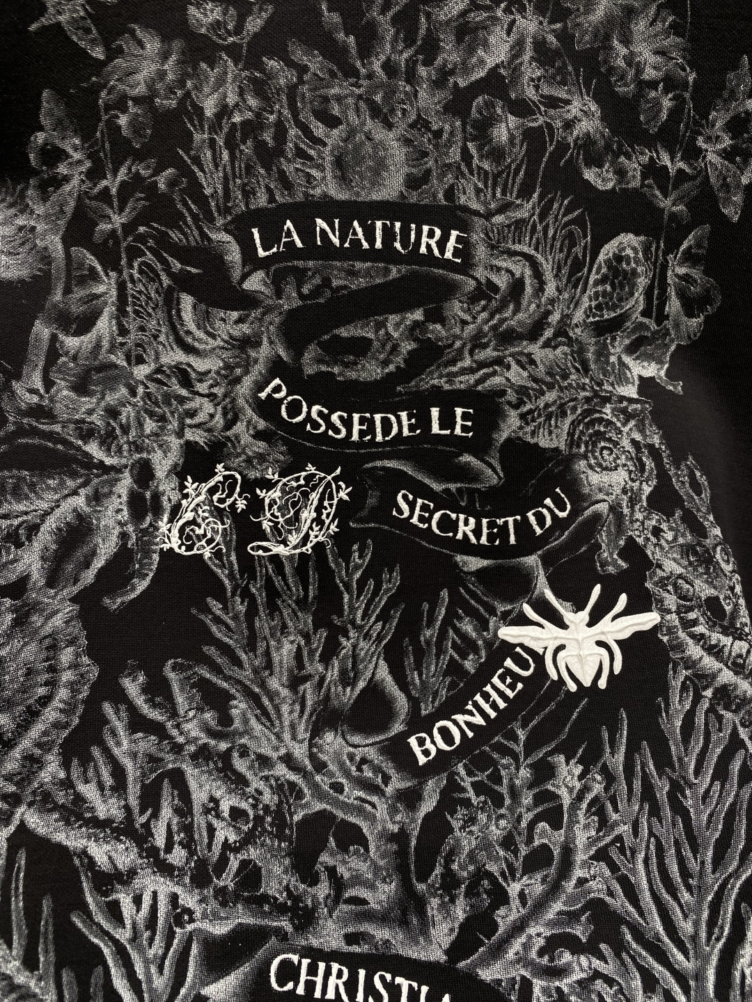 《𝙉𝙚𝙬🖤🤍迪家》25SS新款首发专柜最新款圆领短袖 高端订制 设计前卫时尚！品牌logo重工艺设计 高