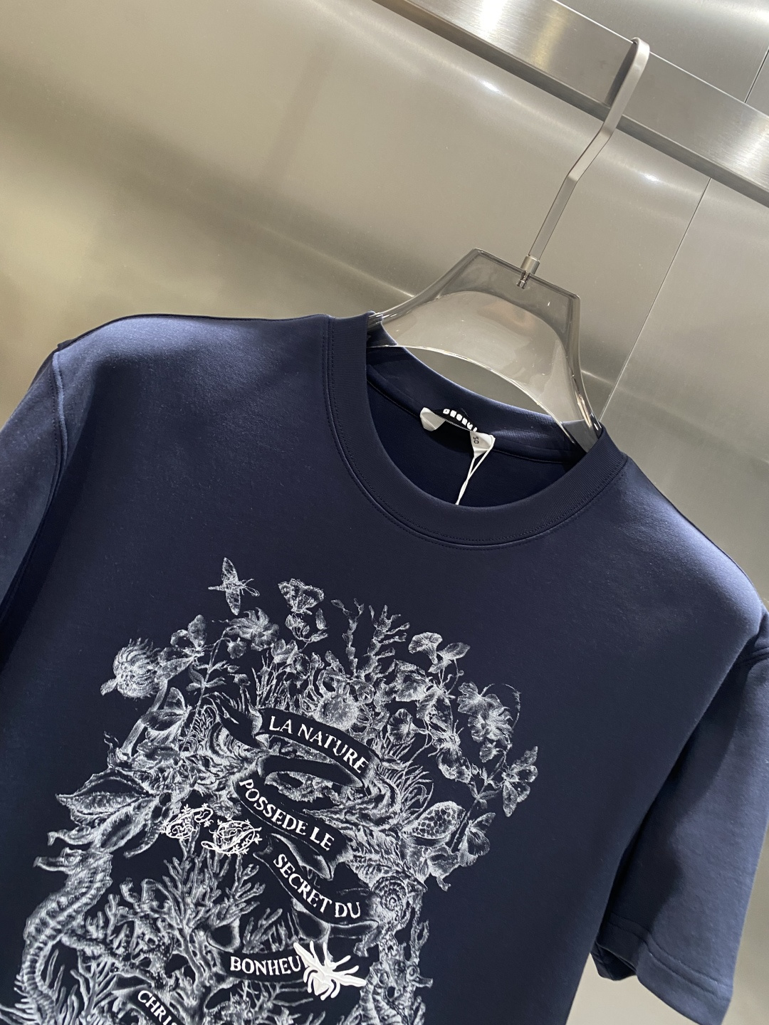 《𝙉𝙚𝙬🖤🤍迪家》25SS新款首发专柜最新款圆领短袖 高端订制 设计前卫时尚！品牌logo重工艺设计 高