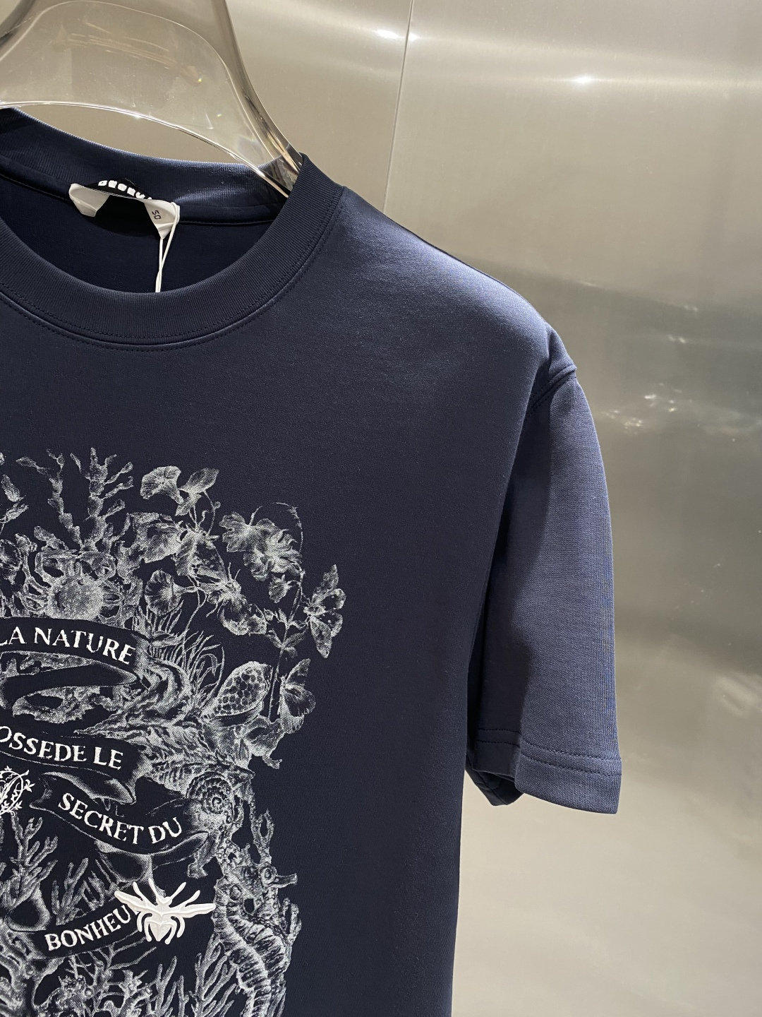 《𝙉𝙚𝙬🖤🤍迪家》25SS新款首发专柜最新款圆领短袖 高端订制 设计前卫时尚！品牌logo重工艺设计 高