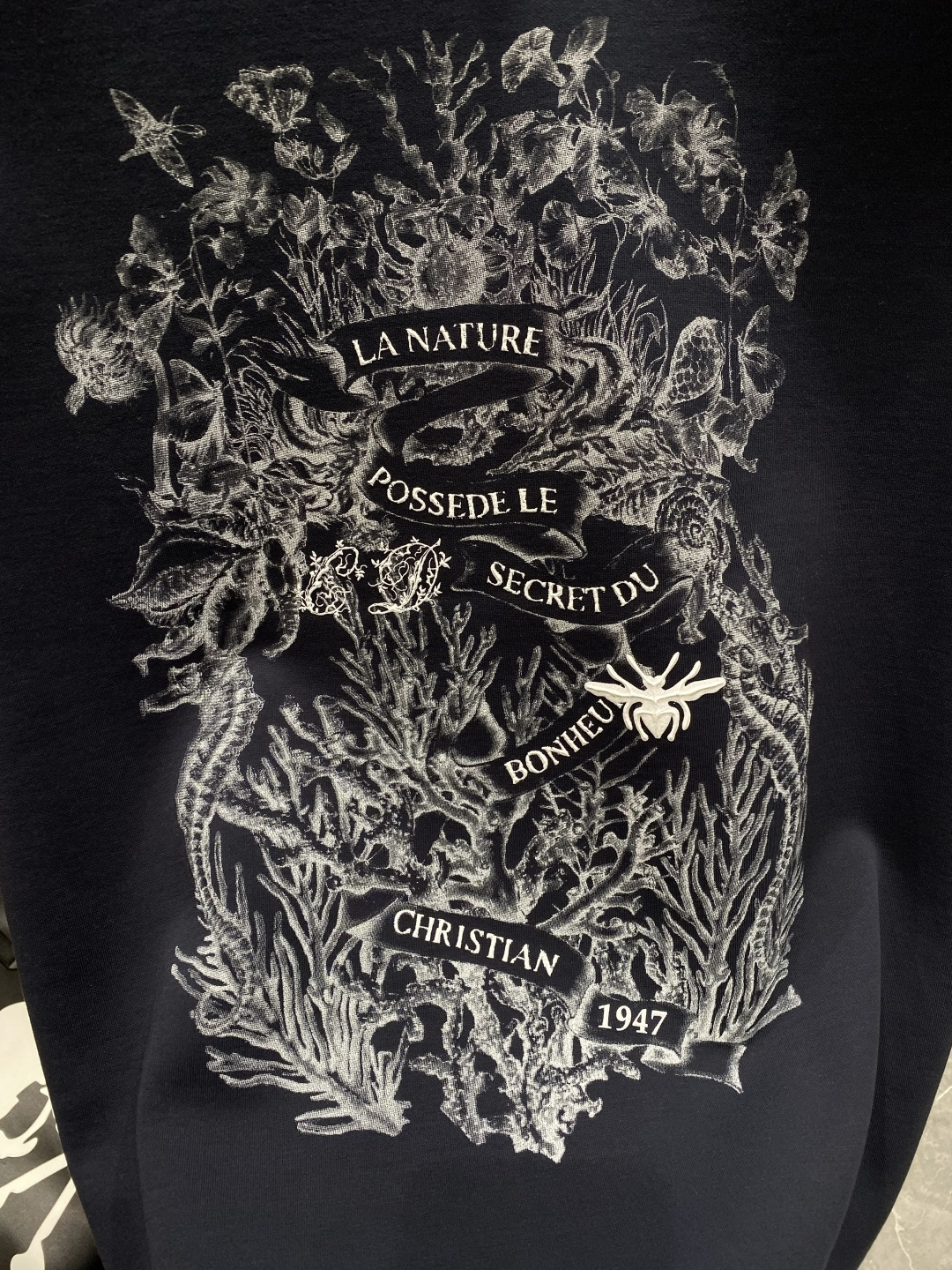 《𝙉𝙚𝙬🖤🤍迪家》25SS新款首发专柜最新款圆领短袖 高端订制 设计前卫时尚！品牌logo重工艺设计 高