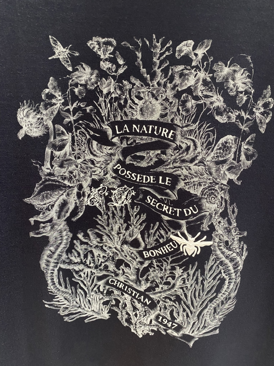 《𝙉𝙚𝙬🖤🤍迪家》25SS新款首发专柜最新款圆领短袖 高端订制 设计前卫时尚！品牌logo重工艺设计 高