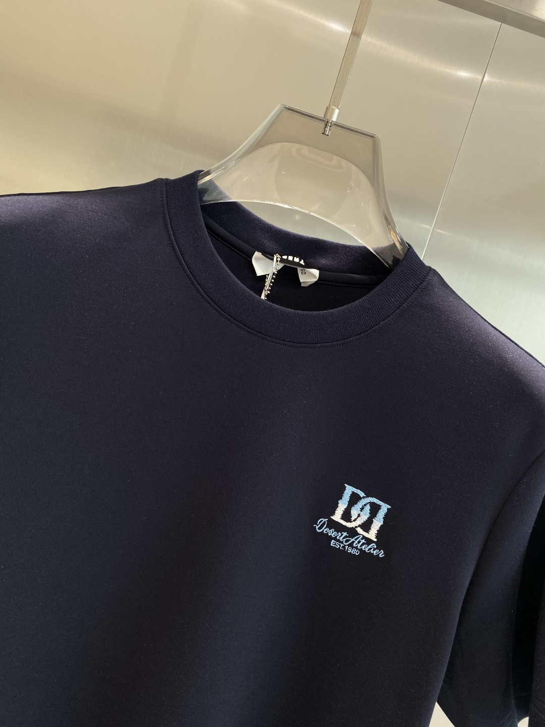 《𝙉𝙚𝙬🖤🤍DG家》25SS新款首发专柜最新款圆领短袖 高端订制 设计前卫时尚！品牌logo重工艺设计 