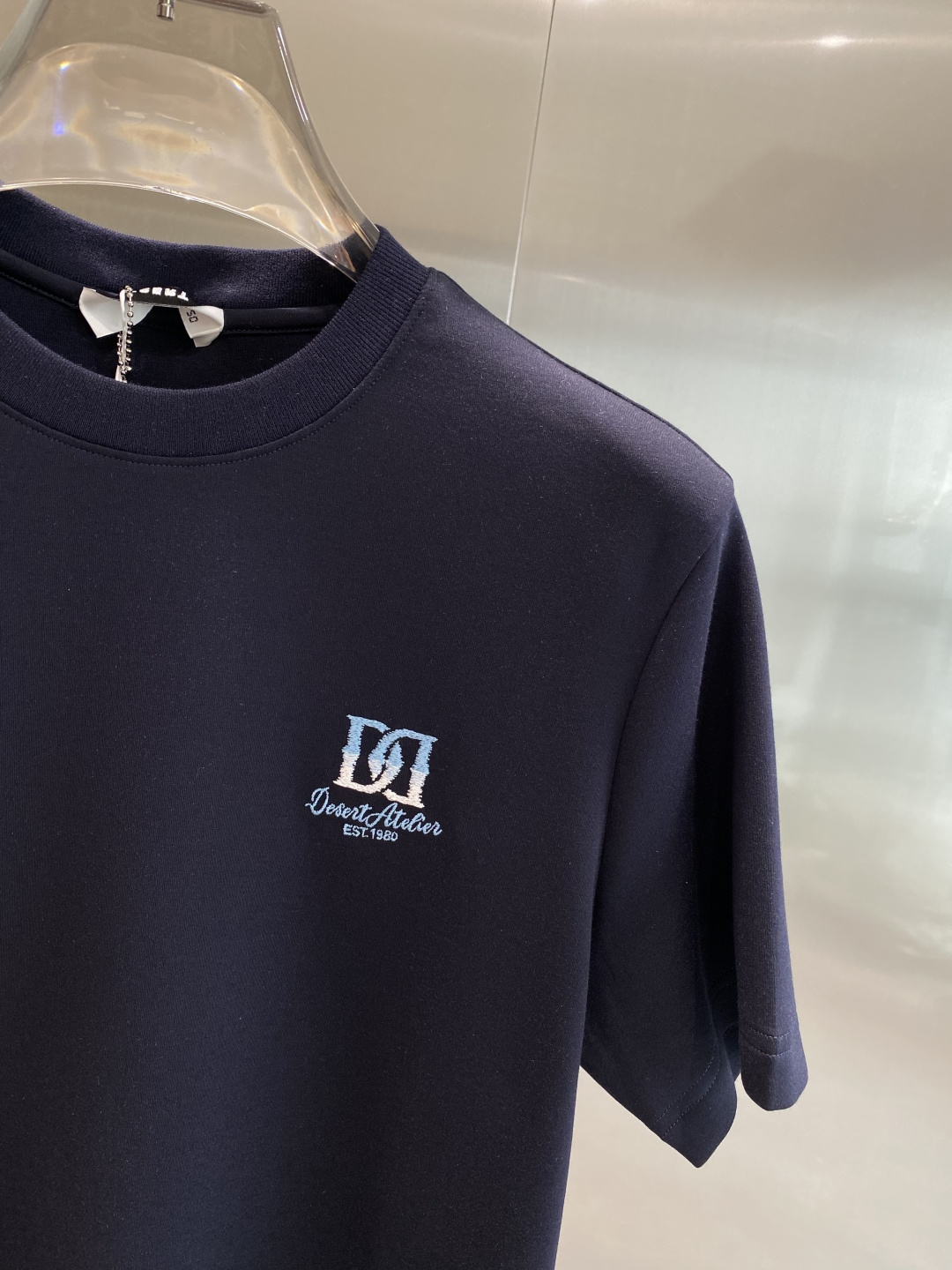 《𝙉𝙚𝙬🖤🤍DG家》25SS新款首发专柜最新款圆领短袖 高端订制 设计前卫时尚！品牌logo重工艺设计 