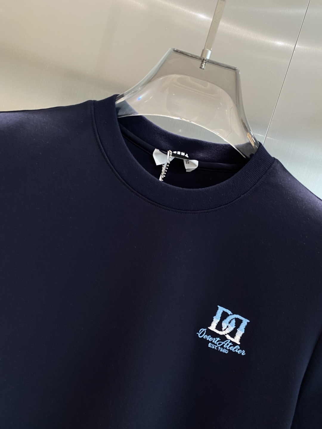 《𝙉𝙚𝙬🖤🤍DG家》25SS新款首发专柜最新款圆领短袖 高端订制 设计前卫时尚！品牌logo重工艺设计 