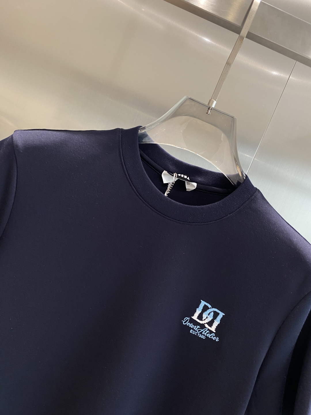 《𝙉𝙚𝙬🖤🤍DG家》25SS新款首发专柜最新款圆领短袖 高端订制 设计前卫时尚！品牌logo重工艺设计 