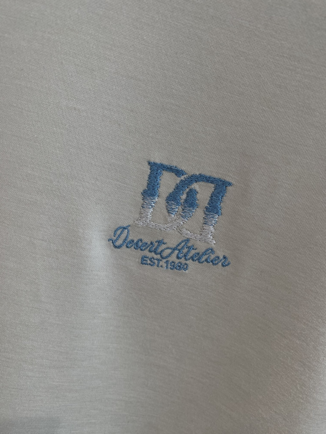 《𝙉𝙚𝙬🖤🤍DG家》25SS新款首发专柜最新款圆领短袖 高端订制 设计前卫时尚！品牌logo重工艺设计 