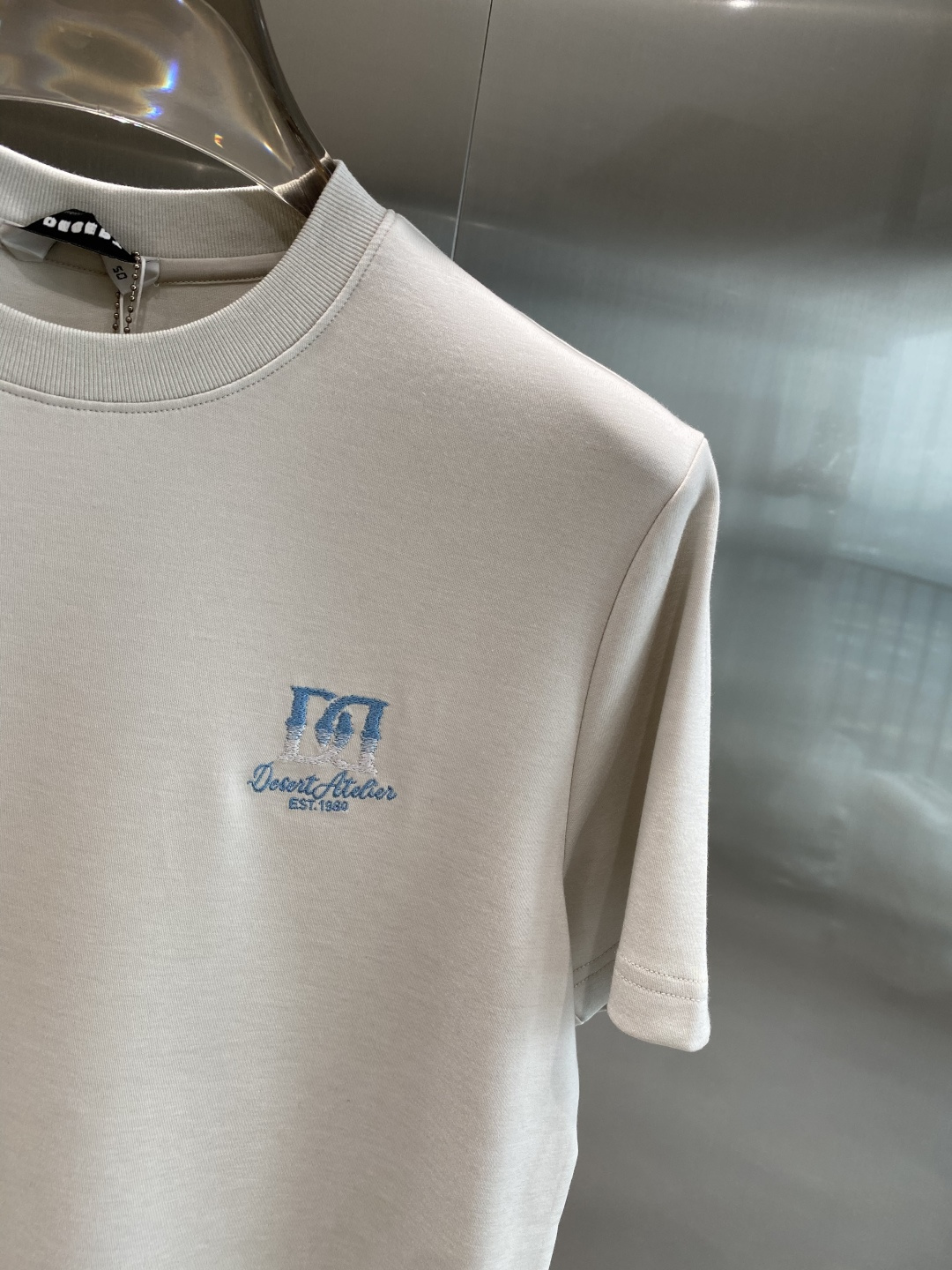 《𝙉𝙚𝙬🖤🤍DG家》25SS新款首发专柜最新款圆领短袖 高端订制 设计前卫时尚！品牌logo重工艺设计 