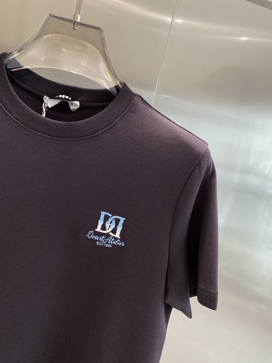 《𝙉𝙚𝙬🖤🤍DG家》25SS新款首发专柜最新款圆领短袖 高端订制 设计前卫时尚！品牌logo重工艺设计 