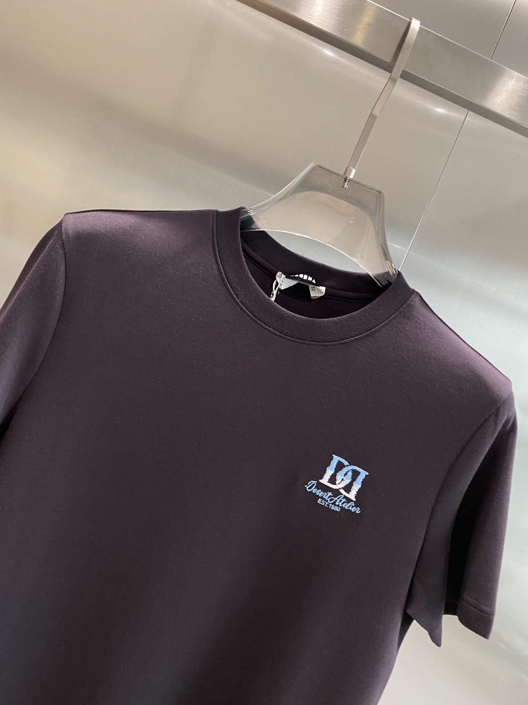 《𝙉𝙚𝙬🖤🤍DG家》25SS新款首发专柜最新款圆领短袖 高端订制 设计前卫时尚！品牌logo重工艺设计 