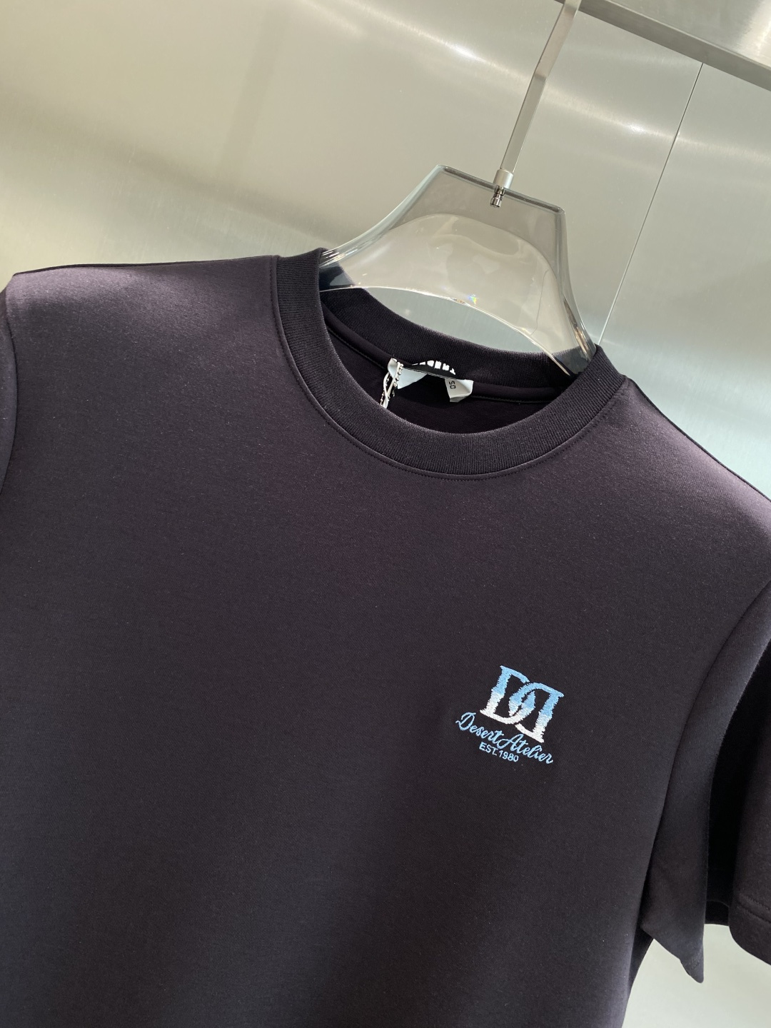 《𝙉𝙚𝙬🖤🤍DG家》25SS新款首发专柜最新款圆领短袖 高端订制 设计前卫时尚！品牌logo重工艺设计 