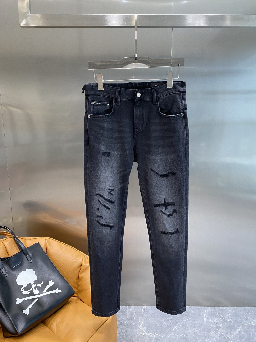 NO:519915,'DG Home' 2025 Heavy Industry Washed Casual Jeans, Imported Original Washed Elastic Fabric, Comfortable and Elastic, Unique Design, Super Fit, Comfortable and Breathable, Extremely High Level, Counter Quality, Handsome Body, Number of 29-36, Gucci, Jeans, Alexander Wang19860909《DG家》 2025重工水洗休闲牛仔裤,进口原版水洗弹力面料,舒适有弹性,独特设计,版型超正,舒适透气,档次极高,专柜品质,上身帅气十足,码数29-36隔天,,gucci,jeans,alexander wang,Men's clothing