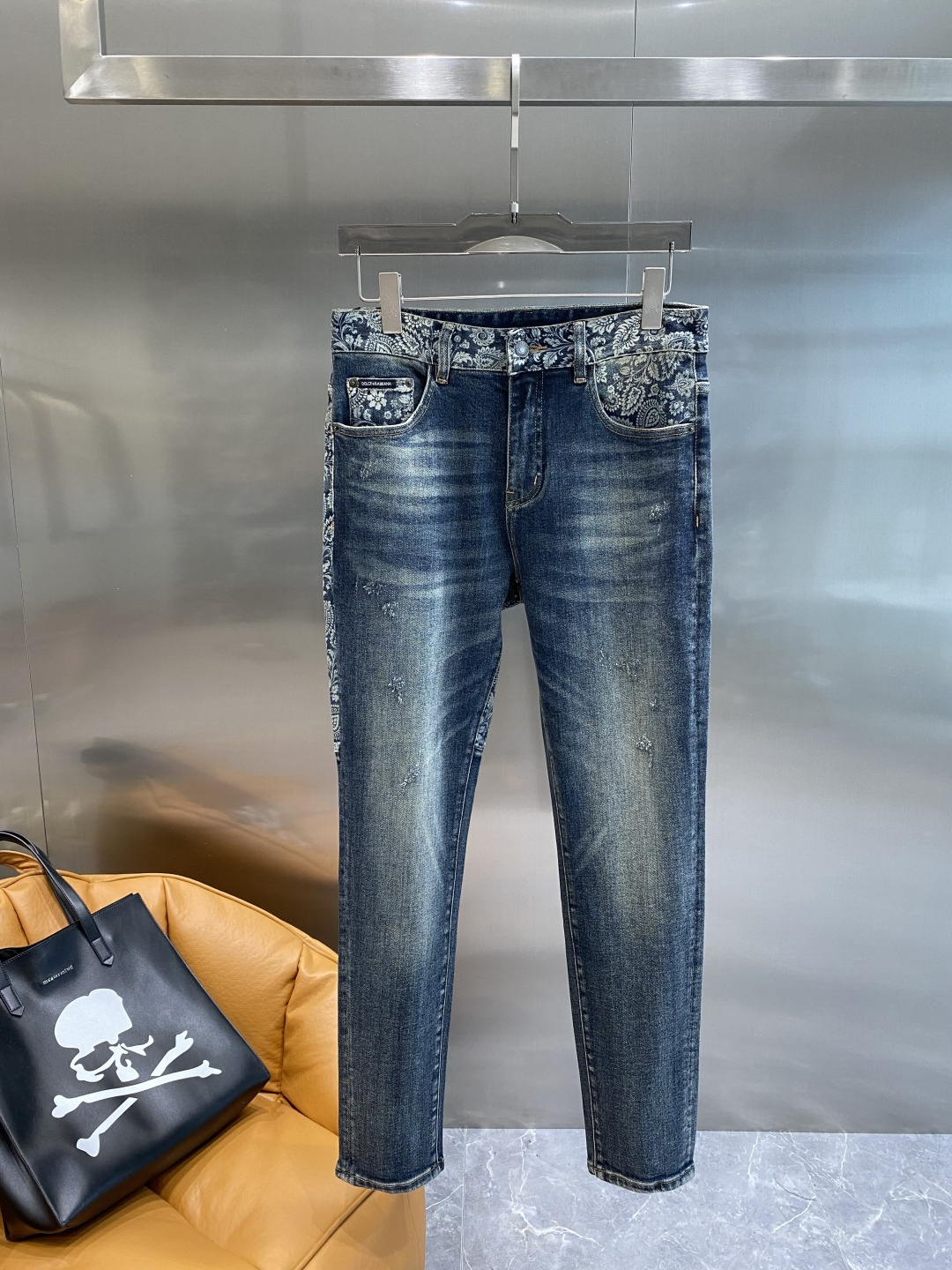 NO:519914,'DG Home' 2025ss new original single hot jeans super customized original hardware super heavy industry craftsmanship excellent style, impeccable details!  The style is not picky, the workmanship is high-end, the super good goods are not waiting for everyone, please start quickly, size 29-36 the next day, gucci, jeans, alexander wang19860909《DG家》 2025ss新款原单爆款牛仔裤 超级定制款 原版五金 超级重工工艺 版型超赞,细节做工无可挑剔！款式不挑人,做工高档,超强好货不等人,看中赶紧下手,尺码29-36隔天,,gucci,jeans,alexander wang,Men's clothing