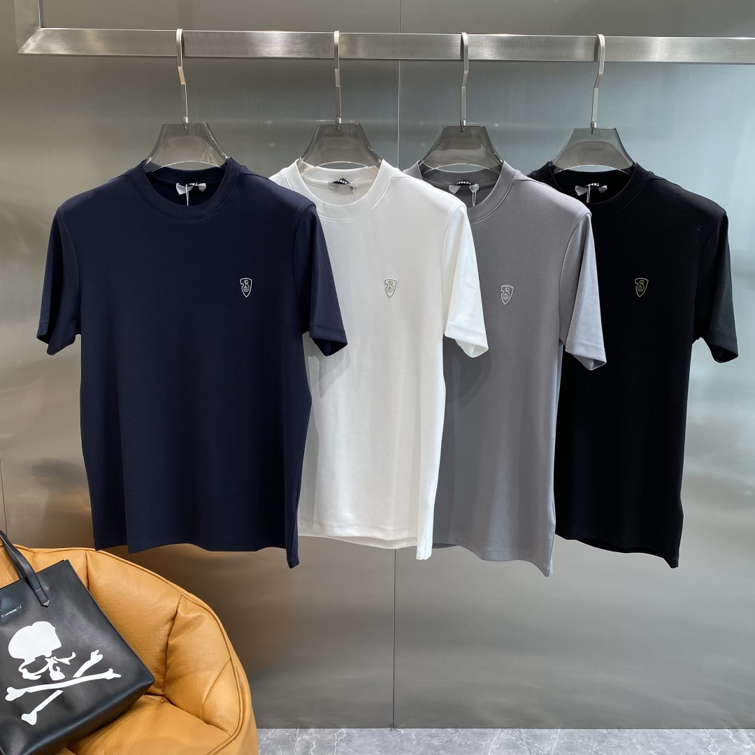 NO:519921,'Ba Jia' 2025 new first-time counter latest short-sleeved round-neck T-shirt, high-end customization, avant-garde and fashionable design!  Brand logo heavy craft design, high-end customized mercerated long cotton fabric, soft feel, comfortable to wear, exquisite counter-level car line, fine workmanship, invincible and handsome upper body effect!  A must-have item for handsome men!  Code M-3XL The next day, burberry, T-shirt,tees, t-shirt,alexander wang19860909《巴家》 2025新款首发专柜最新款短袖圆领T恤 高端订制 设计前卫时尚！品牌logo重工艺设计 高端定制丝光长绒棉面料.手感柔软.穿着舒适.专柜级别精致车线.做工精细.上身效果无敌帅气！型男必备单品！ 码数M-3XL 隔天,,burberry,T-shirt,tees，t-shirt,alexander wang,Men's clothing