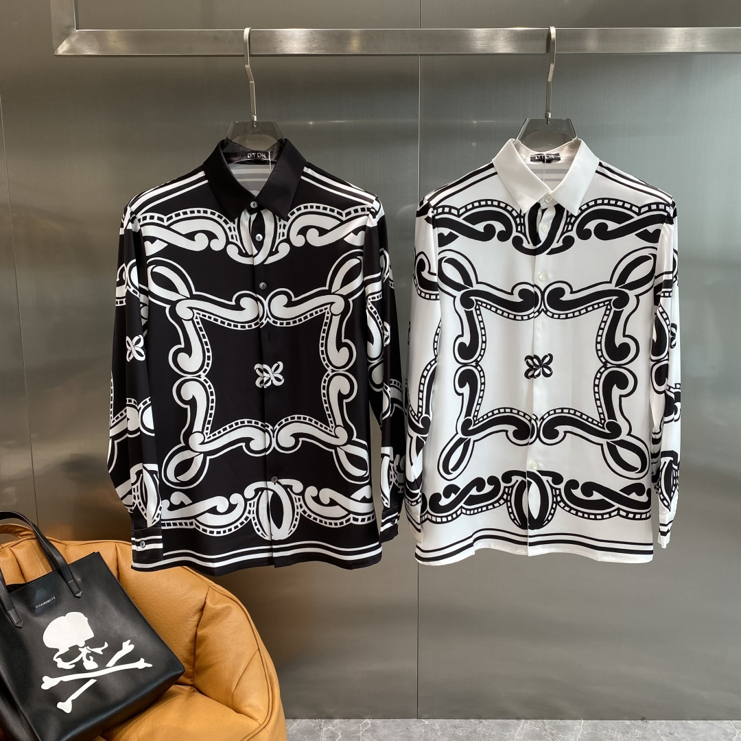 NO:524624,'DG Family' 2025 autumn and winter major recommendation!  High-end ready-to-wear classic lapel shirt!  The LOGO design on the chest makes you feel unique and handsome. It uses imported top-quality fabrics. It is gentle and comfortable texture only by buying it. It creates a fashion taste. All details look very exquisite. Visually high-end and atmospheric, high-quality, and good style, and wears a unique lifestyle. Fashionable and simple. Good products with impeccable quality!  This fashion that highlights the charm of men is never out of date and is definitely worth buying!  The number of large numbers of large numbers M-XXXL the next day, gucci,shirts,alexander wang19860909《DG家》 2025秋冬重磅推荐！高级成衣 十足腔调经典翻领衬衫！胸前品牌LOGO设计 让你感受与众不同的帅气 采用进口顶级面料 轻柔舒适质感只有入手才知道 做出时装味道 所有细节都显得非常的精致 视觉上高端大气,高品质,好版型,穿出一种独特的生活方式 时尚简约 品质无可挑剔的好货 ！这款更加彰显男性魅力的时装 永不过时 绝对值得入手！阔版码数偏大M- XXXL隔天,,gucci,shirts,alexander wang,Men's clothing