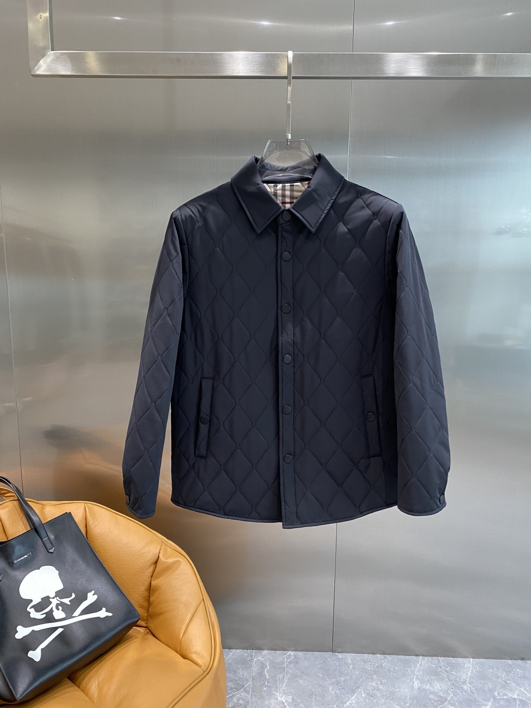 NO:524620,'Ba Jia' 2025ss early autumn new style released jacket and cotton jacket. Spring jacket!  Wearing it is comfortable and slim, lazy and casual, combined with clean and simple colors, it is particularly pleasing to look at and is suitable for daily wear~ I love to launch sports items embellished with vitality to welcome the arrival of the warm season!  Size M-3XL the next day, burberry, jackets & coats, jackets & coats, alexander wang19860909《巴家》 2025ss早秋新款发布夹克夹棉外套.春款外套！穿上就是舒适自在又显瘦的存在,慵懒而随性,结合干净简单的色系就特别耐看,适合日常穿着~倾情推出缀饰活力的运动单品,迎接温暖季节的到来！尺码M-3XL隔天,,burberry,jackets & coats,jackets & coats,alexander wang,Men's clothing