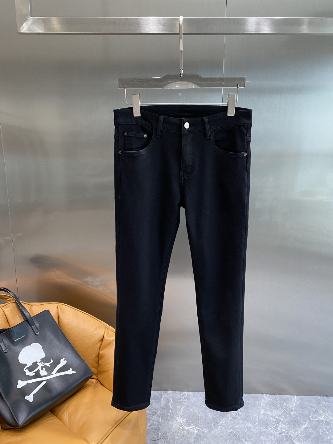 NO:524616,'Alo Home' 2025ss new original single hot slim jeans super customized original hardware super heavy industry craftsmanship excellent style, impeccable details!  The style is not picky, the workmanship is high-end, the super good goods are not waiting for everyone, please start quickly, size 29-36 the next day, jeans, alexander wang19860909《alo 家》 2025ss新款原单爆款修身牛仔裤 超级定制款 原版五金 超级重工工艺 版型超赞,细节做工无可挑剔！款式不挑人,做工高档,超强好货不等人,看中赶紧下手,尺码29-36隔天,,jeans,alexander wang,Men's clothing