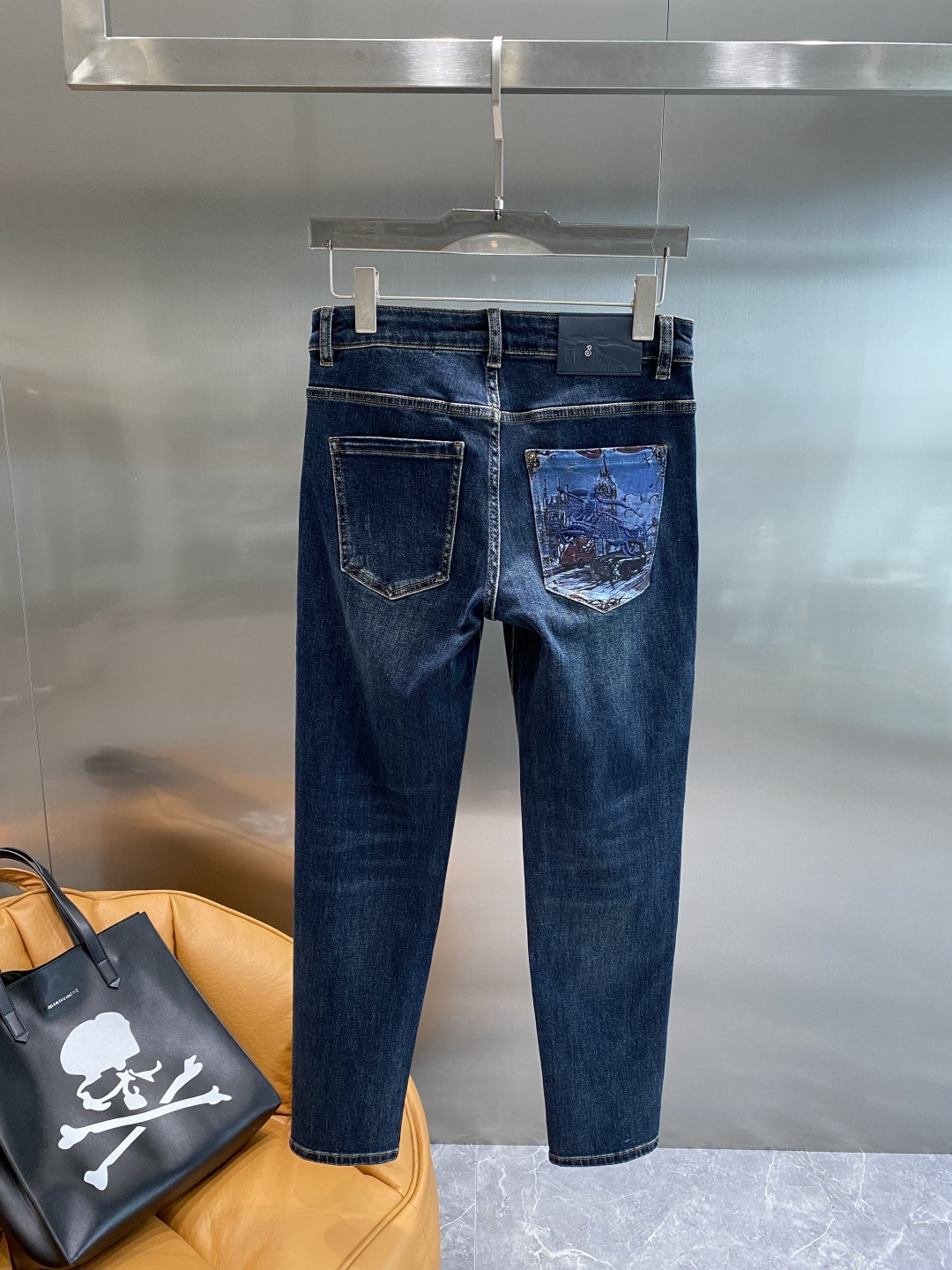 NO:525589,'Bajia' 2025ss new original single hot slim jeans super customized original hardware super heavy industry craftsmanship excellent style, impeccable details!  The style is not picky, the workmanship is high-end, the super good goods are not waiting for everyone, please start quickly, size 29-36 the next day, burberry, jeans, alexander wang19860909《巴家》 2025ss新款原单爆款修身牛仔裤 超级定制款 原版五金 超级重工工艺 版型超赞,细节做工无可挑剔！款式不挑人,做工高档,超强好货不等人,看中赶紧下手,尺码29-36隔天,,burberry,jeans,alexander wang,Men's clothing