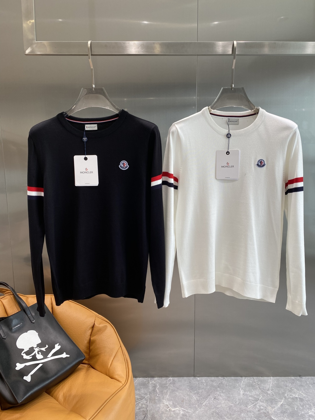 NO:526701,'Mengjia' Classic men's knitted long-sleeved round-neck pullover sweater for autumn and winter This sweater pays tribute to the classic pattern. It is carefully crafted with cotton jersey fabric, with details, and a contrasting effect. Elegant and distinctive, and can be matched with jeans. Size M-3XL the next day, jeans, sweaters, alexander wang19860909《蒙家》 秋冬经典男士针织长袖圆领套头毛衣 这款针织衫向经典图案致敬.采用棉质平纹针织面料精心制作,细节,打造对比鲜明的效果.优雅而富有特色,可搭配牛仔裤.尺码M-3XL隔天,,jeans,sweaters,alexander wang,Men's clothing