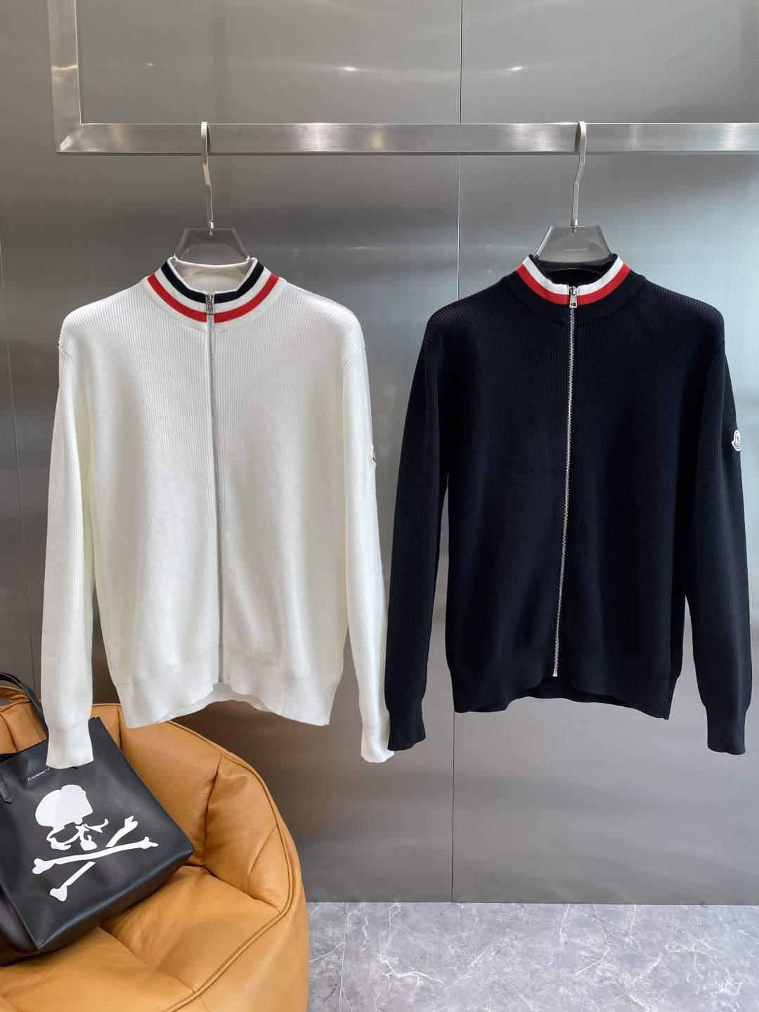 NO:526696,'Mengjia' Classic Men's Knitted Pullover Sweater for Autumn and Winter This sweater pays tribute to the classic pattern. It is carefully crafted with cotton jersey fabric, with details, and creates a contrasting effect. Elegant and distinctive, and can be matched with jeans. Size M-3XL the next day, jeans, sweaters, alexander wang19860909《蒙家》 秋冬经典男士针织套头毛衣 这款针织衫向经典图案致敬.采用棉质平纹针织面料精心制作,细节,打造对比鲜明的效果.优雅而富有特色,可搭配牛仔裤.尺码M-3XL隔天,,jeans,sweaters,alexander wang,Men's clothing