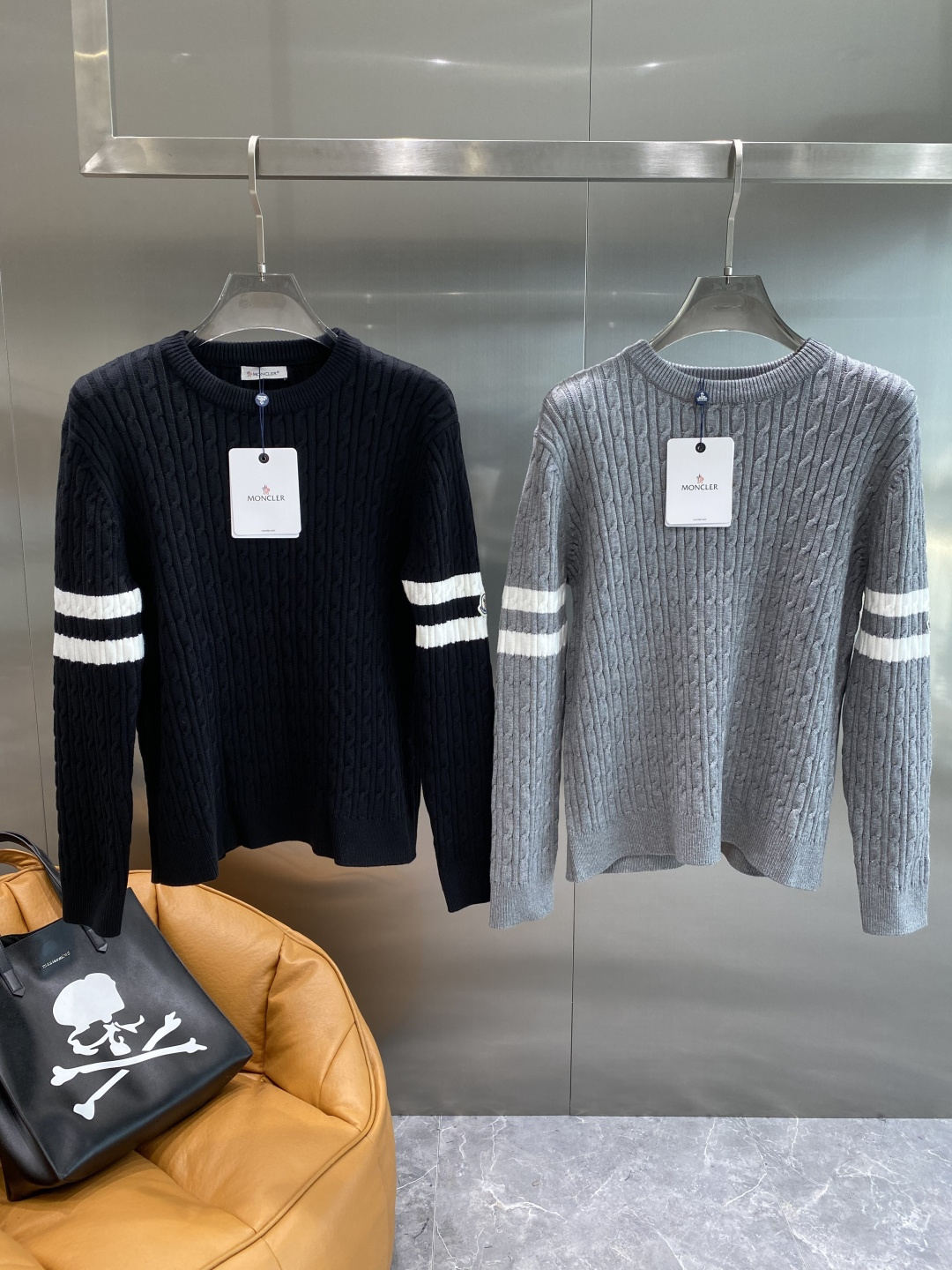 NO:526704,'Mengjia' 2025 exclusively offers new original single men's casual knitted sweater, high-end customization, high-end version, fashionable and versatile imported fabric, super soft and delicate, skin-friendly and comfortable to wear, high-end boutique, OEM factory made the top body very good, men's essential items, three standards, code M-3XL the next day,, sweaters, alexander wang19860909《蒙家》 2025独家专供新款原单男士休闲针织毛衣 高端定制 高端版本 时尚百搭爆款进口面料 手感超柔软细腻 穿着亲肤舒适 高端精品 代工厂精细做上身非常赞 男士必备单品 三标齐全 码数M-3XL隔天,,sweaters,alexander wang,Men's clothing