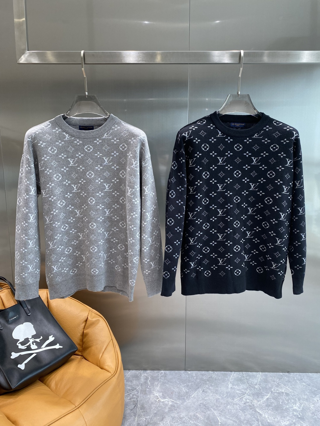 NO:526693,'LV Home' 2025 official website has the latest autumn and winter sweaters, and the counter is on sale at the same time!  Special wool-blend fabric. It feels comfortable to touch the skin directly. It has exquisite logo badges and is extremely eye-catching!  Details highlight the fashion charm of big brands. Exquisite workmanship and three-dimensional cutting style. The dressing effect is invincible and handsome!  Complete three standards!  Code number M-3XL the next day, louis vuitton, sweaters, alexander wang19860909《LV家》 2025官网秋冬季最新毛衣,专柜同步在售爆款！特供羊毛混纺面料.手感舒适.可直接接触皮肤,logo徽章精致标志,极为抢眼！细节凸显大牌时尚魅力.精致做工.立体裁剪风格.穿着效果无敌帅气！三标齐全！码数M-3XL隔天,,louis vuitton,sweaters,alexander wang,Men's clothing