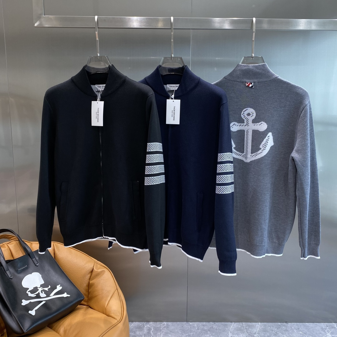 NO:528988,'TB Home' Classic Men's Knitted Sweater for Autumn and Winter This sweater pays tribute to the classic pattern. It is carefully crafted with cotton jersey fabric, with details, and a contrasting effect. Elegant and distinctive, and can be matched with jeans. Size M-3XL the next day, jeans, sweaters, alexander wang19860909《TB家》 秋冬经典男士针织毛衣 这款针织衫向经典图案致敬.采用棉质平纹针织面料精心制作,细节,打造对比鲜明的效果.优雅而富有特色,可搭配牛仔裤.尺码M-3XL隔天,,jeans,sweaters,alexander wang,Men's clothing