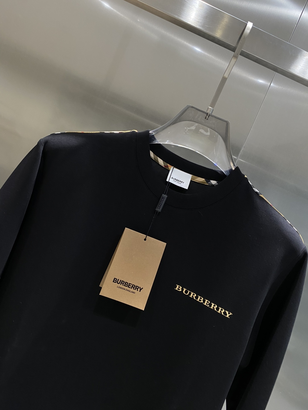 《𝙉𝙚𝙬🤍🖤巴家》25秋冬新品空气层 圆领卫衣，正面品牌标识设计，创意重释品牌标志性设计，采用400克重