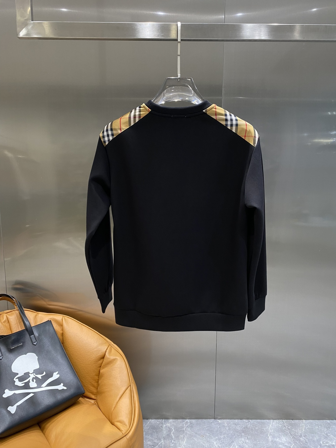 《𝙉𝙚𝙬🤍🖤巴家》25秋冬新品空气层 圆领卫衣，正面品牌标识设计，创意重释品牌标志性设计，采用400克重